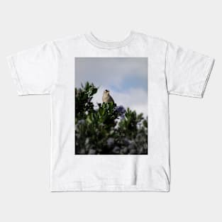 White crowned sparrow in a blue blossom Ceanothus Thyrsiflorus bush 4 Kids T-Shirt